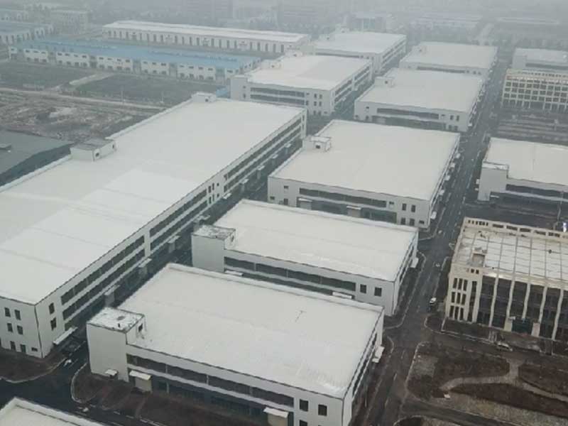 Los gigantes del petróleo recortan drásticamente los planes de crecimiento en el extranjero a medida que los precios del petróleo continúan cayendo